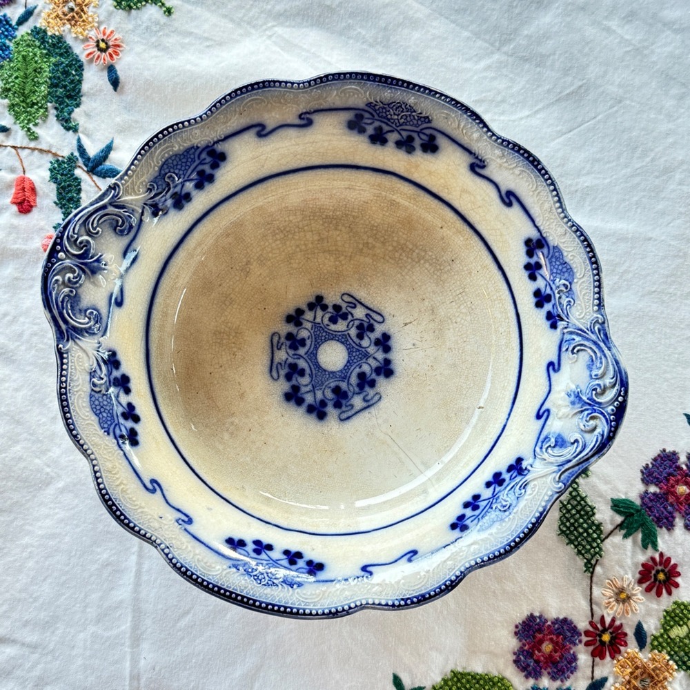 Antique W H Grindley Lorne Flow Blue Clover Serving Bowl 10" England